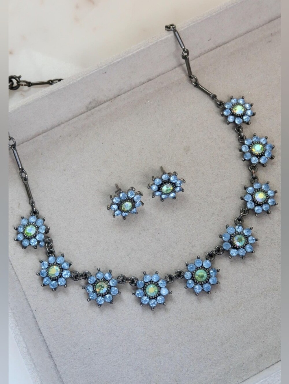 Vintage 2005 Avon Brilliant Bezel Necklace and Earring Giftset